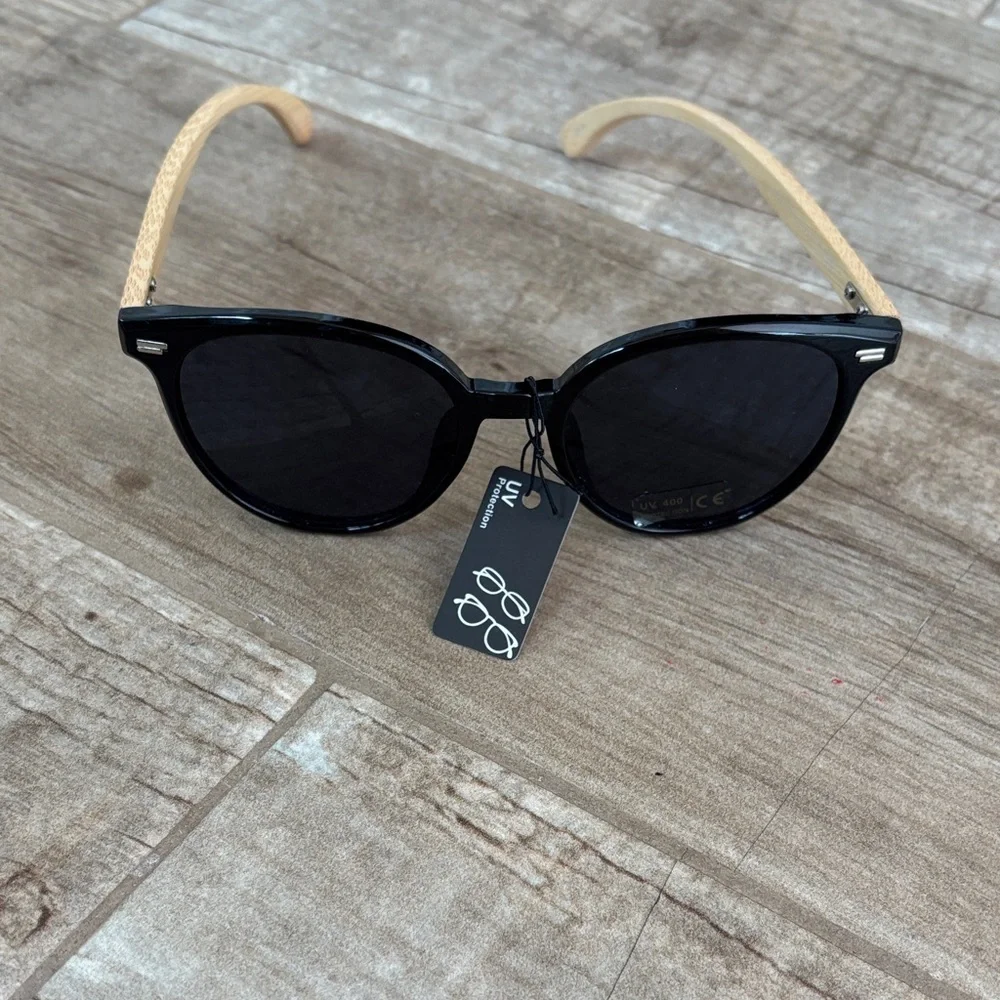 Stylish Black Sunglasses with Wooden Arms. Unisex NWT